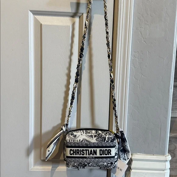 GWP - Dior Embroidered Camera Handbag - 2 Straps - Picture 3 of 9